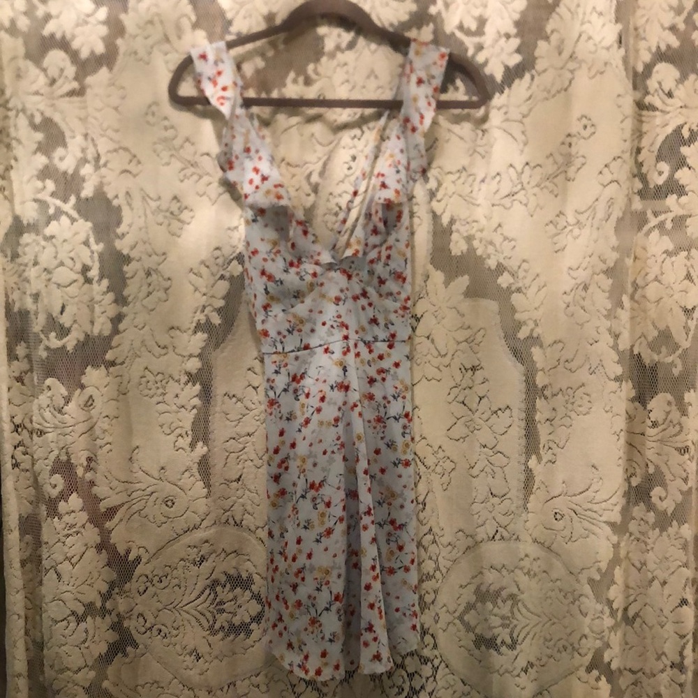 Lulu’s light blue floral dress